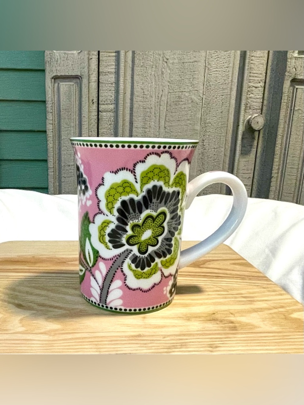 *EUC* VERA BRADLEY RETIRED Priscilla Pink Coffee/Tea Mug - 9 oz - Pink & Green
